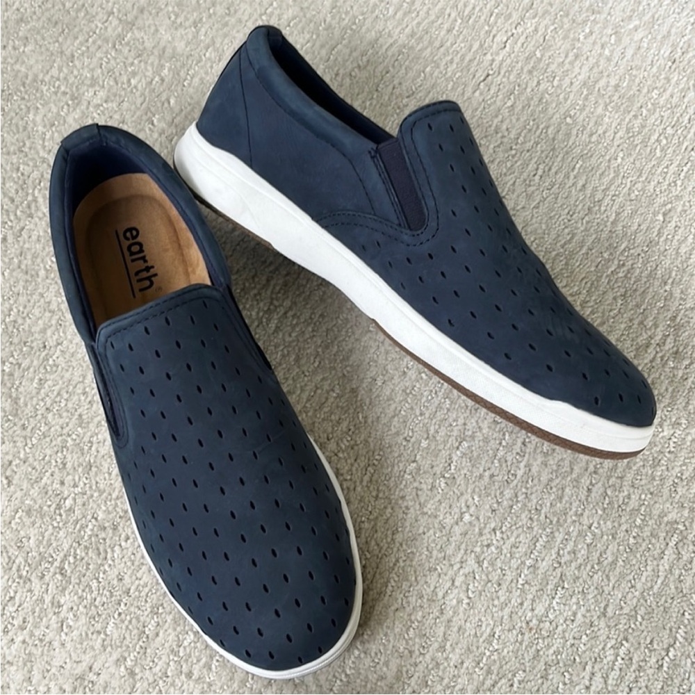 Like New Earth Brand Nel Slip-On Flats / Sneakers
Size 11
